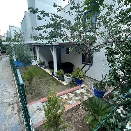 別荘 Gundogan Family House